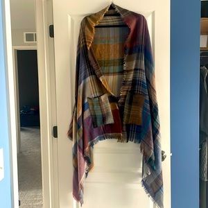 Beautiful multicolored plaid poncho pashmina with pockets EUC